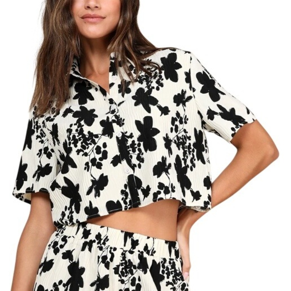 Lulus Women's‎ Modern Direction Cream Floral Plisse Cropped Button-Up Top Size S